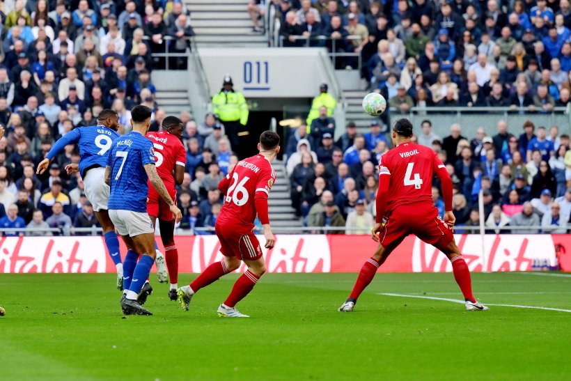 ليفربول يخطف فوزاً قاتلاً من إيفرتون في البريميرليج