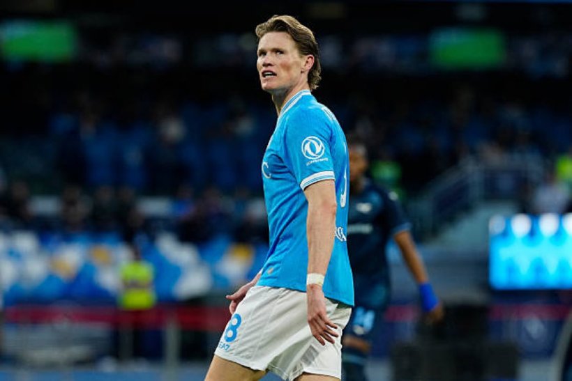 ماكتوميناي يقترب من تمديد عقده مع نابولي