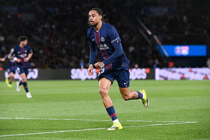 نجم باريس سان جيرمان يغير وكيله ويعود إلى طاولة برشلونة