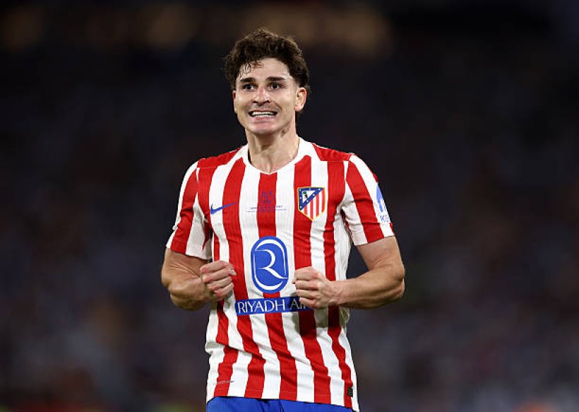 باريس سان جيرمان يقدم عرضًا رسميًا لضم ألفاريز