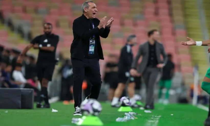 من سيرافق دونيس في الجهاز الفني للأخضر السعودي؟