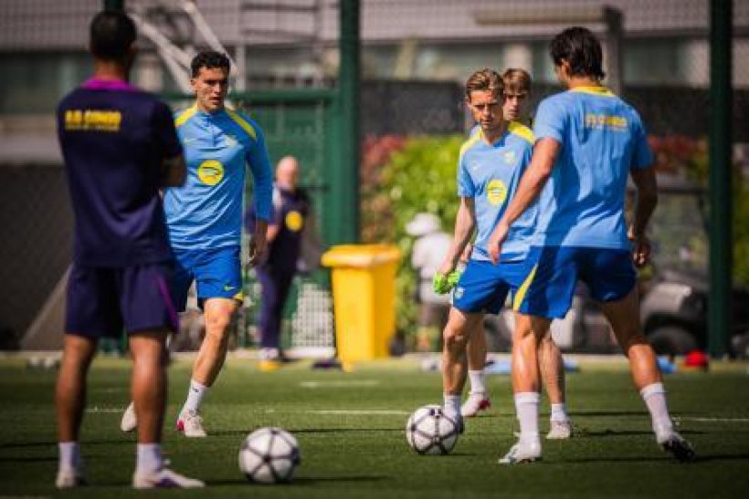 دي يونغ: كنت أفضل الفوز بثلاث ألقاب بدوري الأبطال على هذا الرقم