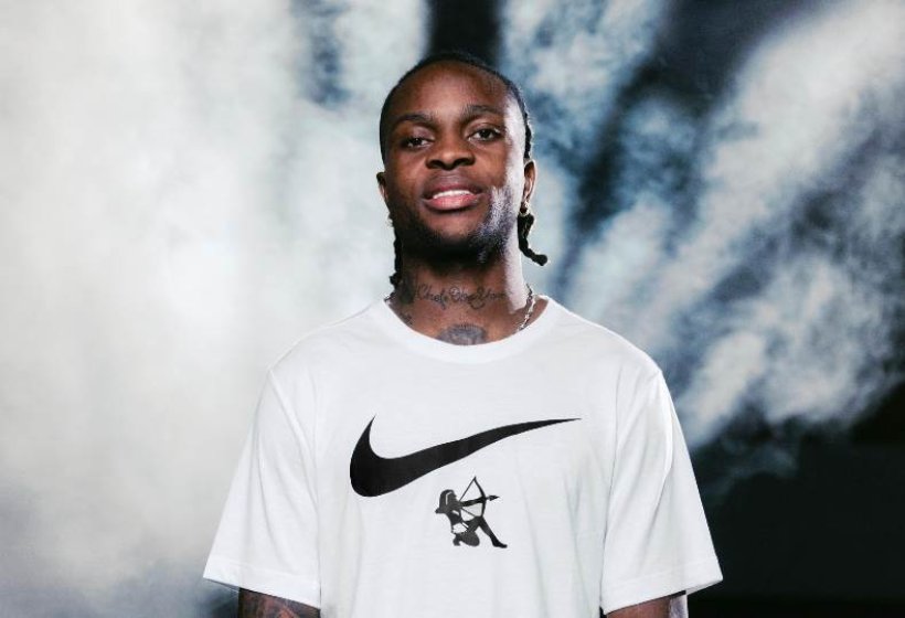 شيكو بانزا يسخر من مدافع بيراميدز