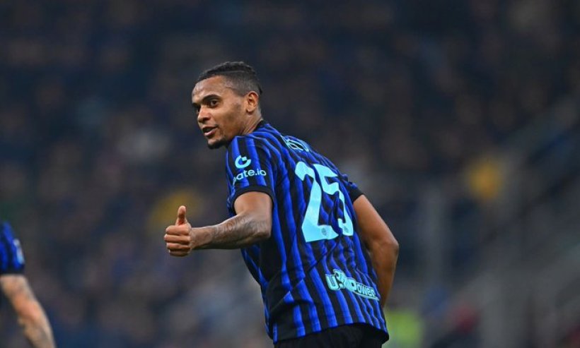 إنتر يحسم مصير أكانجي