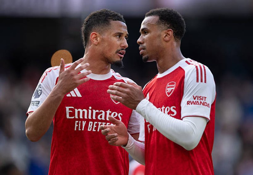 باريس سان جيرمان يخطط لصفقة ضخمة لضم مدافع أرسنال