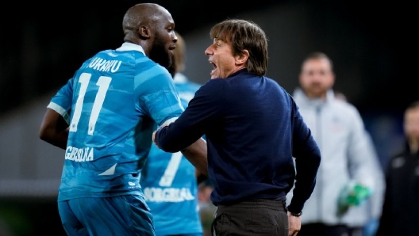 توتر جديد بين لوكاكو وكونتي يهدد مستقبله في نابولي