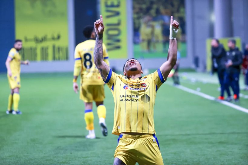 شرط مفاجئ يهدد استمرار مارتينيز مع التعاون