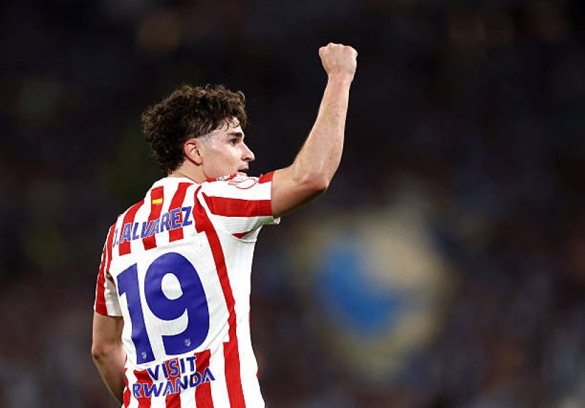 ألفاريز يحسم موقفه من الانتقال إلى برشلونة