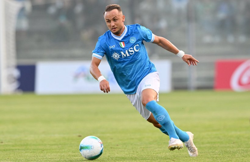 نابولي يتمسك بلوبوتكا رغم شرط الـ25 مليون