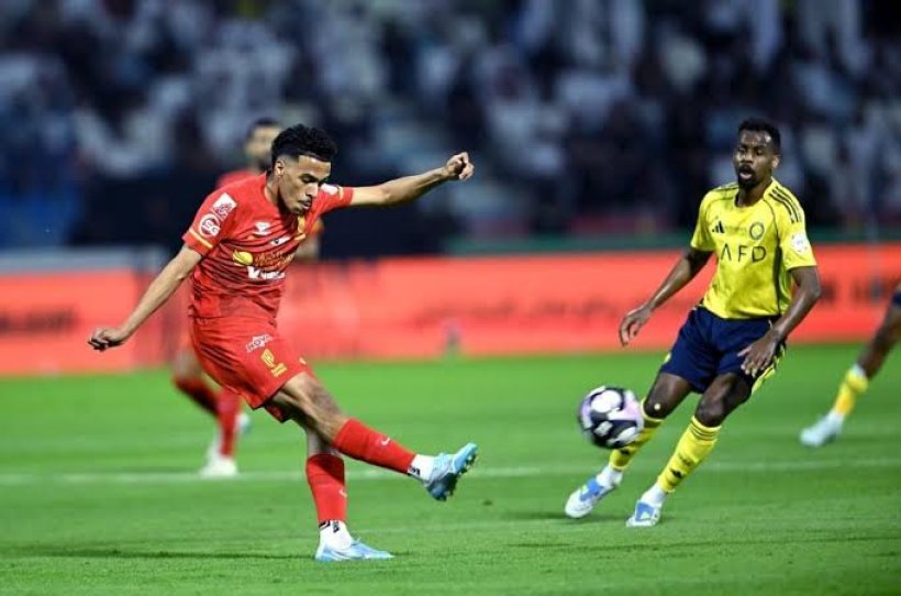 القادسية يُربك الكبار ويشعل سباق لقب دوري روشن