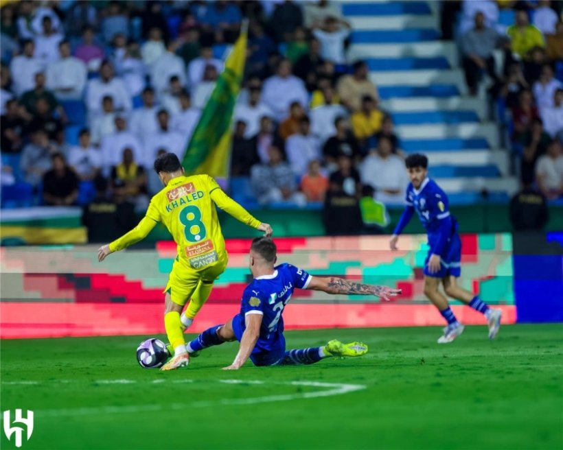 تعرف على حكام مواجهة الهلال والخليج الليلة