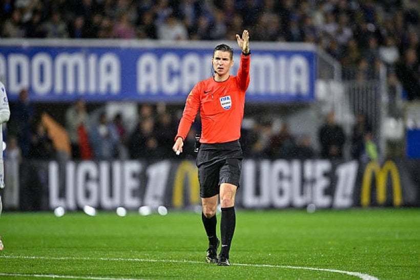 حكم نهائي الدوري الأوروبي بين أستون فيلا وفرايبورج