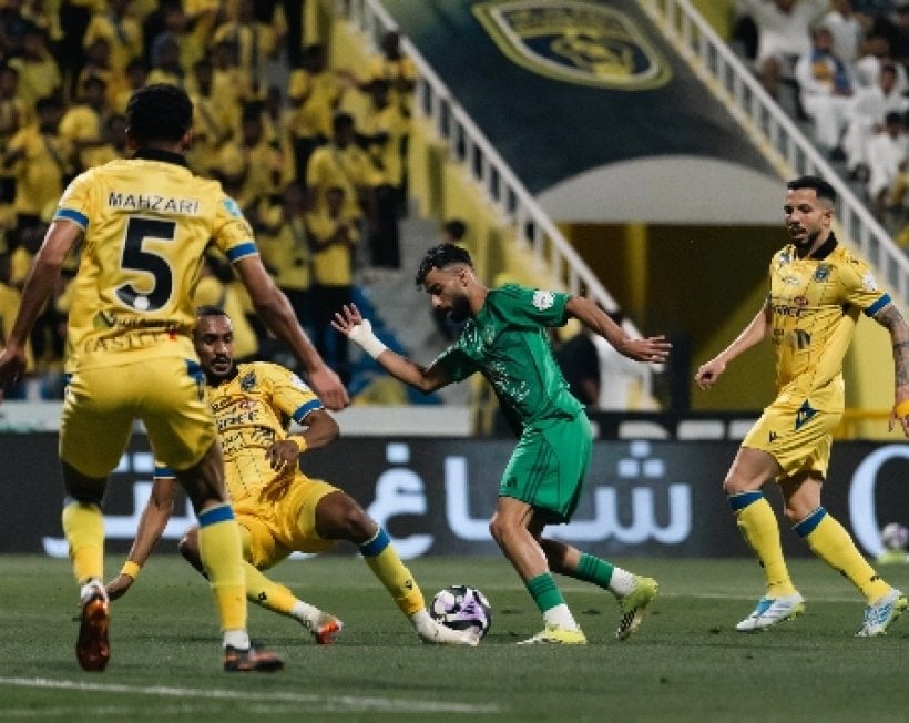 الأهلي يتجاوز التعاون بثنائية ويعزز مركزه بدوري روشن