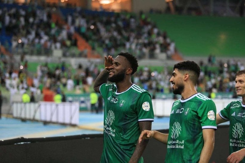 مستقبل كيسي يشتعل بين الأهلي وروما