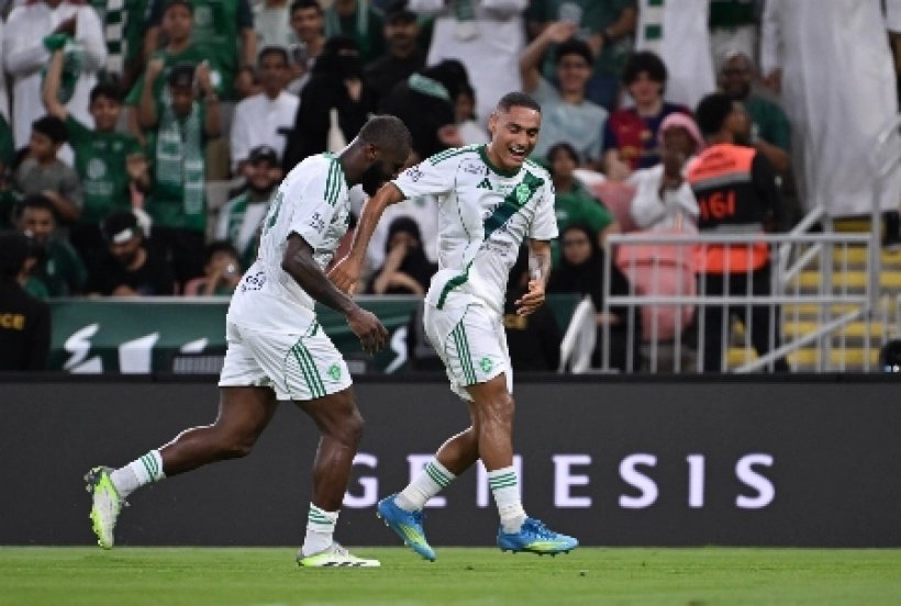 الأهلي يحتفل بالنخبة ويُسقط الخلود بثلاثية