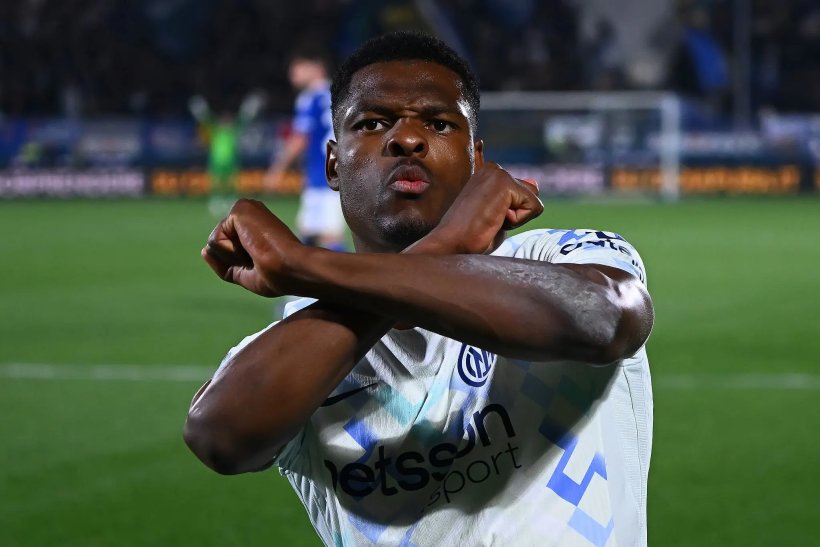 ليفربول يترقب دومفريز وشرط جزائي يشعل الصراع الإنجليزي