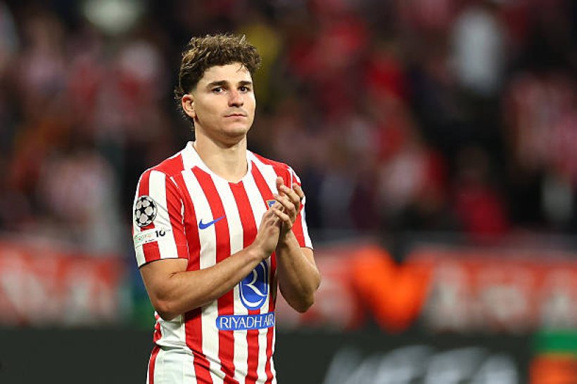 أتلتيكو مدريد ينفي وصول عرض من برشلونة لضم ألفاريز