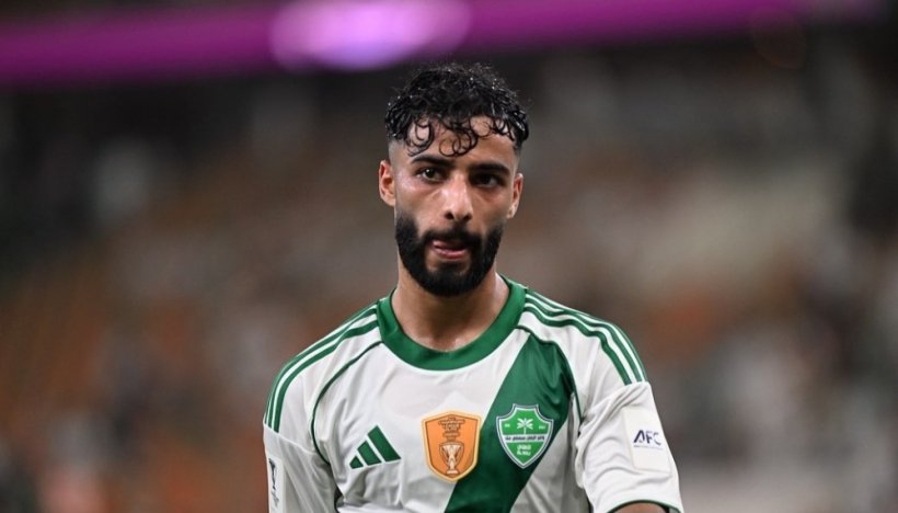 صالح أبو الشامات نجم الأهلي يتوج بجائزة آسيوية جديدة