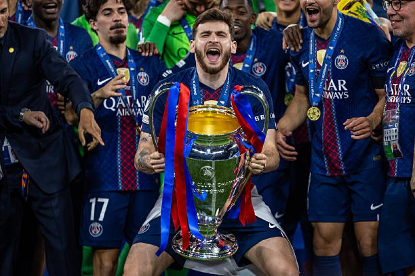 كفاراتسخيليا يتوج بجائزة أفضل لاعب في دوري الأبطال 2025/2026