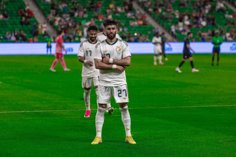 قرار من دونيس بشأن سلطان مندش قبل مباراة الأخضر أمام أوروغواي