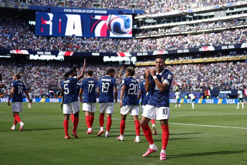 فرنسا تضرب السنغال بثلاثية مثيرة في كأس العالم
