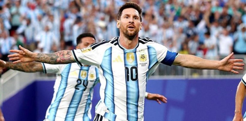 ميسي: هذا سبب بكائي، وما أعيشه اليوم هدية من كرة القدم
