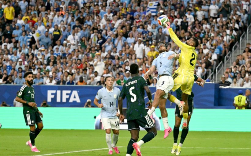 خطوة هامة من دونيس في تدريبات المنتخب السعودي قبل لقاء إسبانيا
