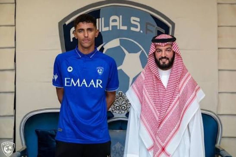 رسميًا.. أحمد أبو راسين يغادر الهلال ويصبح لاعبًا حرًا