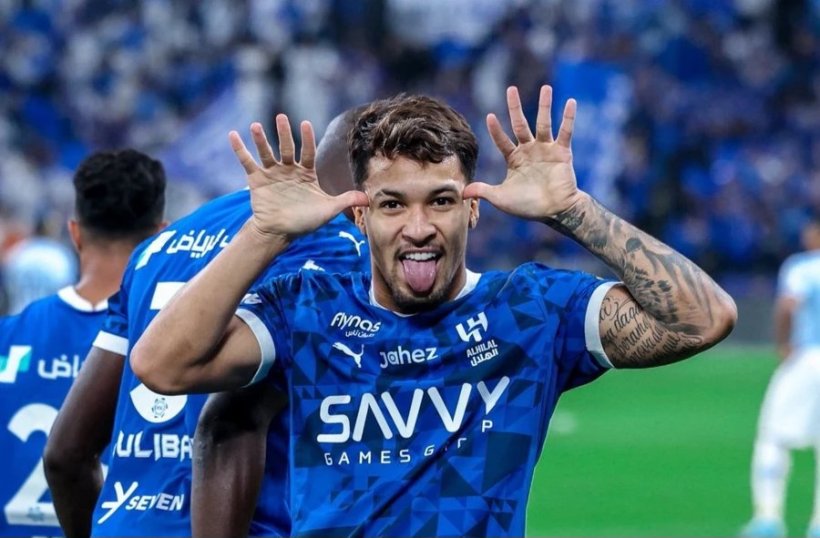 أياكس يفتح باب المفاوضات لضم ماركوس ليوناردو من الهلال