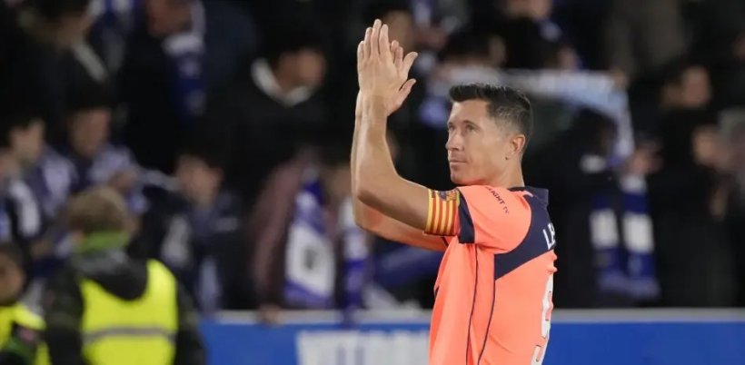 وكيل ليفاندوفسكي يكشف تفاصيل رحيله عن برشلونة