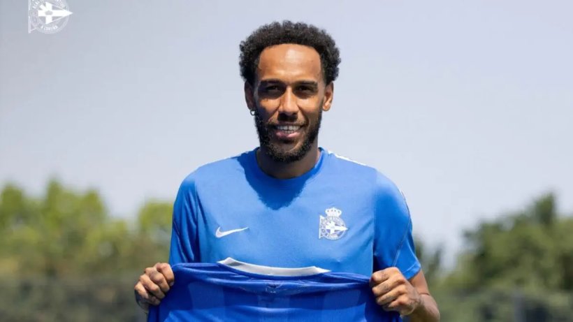 أوباميانج: وعدتُ جدّيَّ باللعب مع ديبورتيفو لا كورونيا