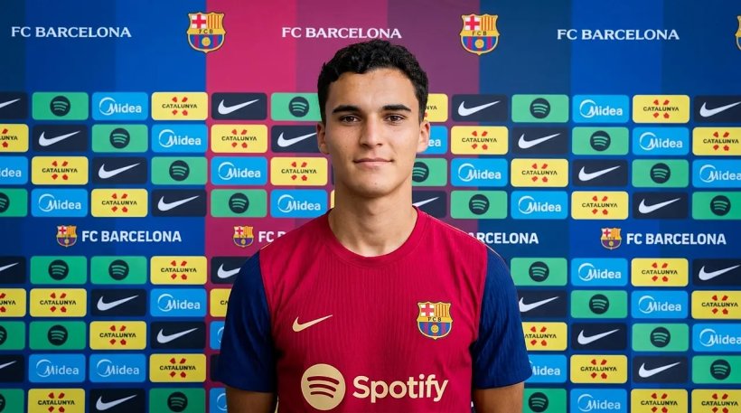 فليك يتمسك باستمرار ألفارو كورتيس مع برشلونة