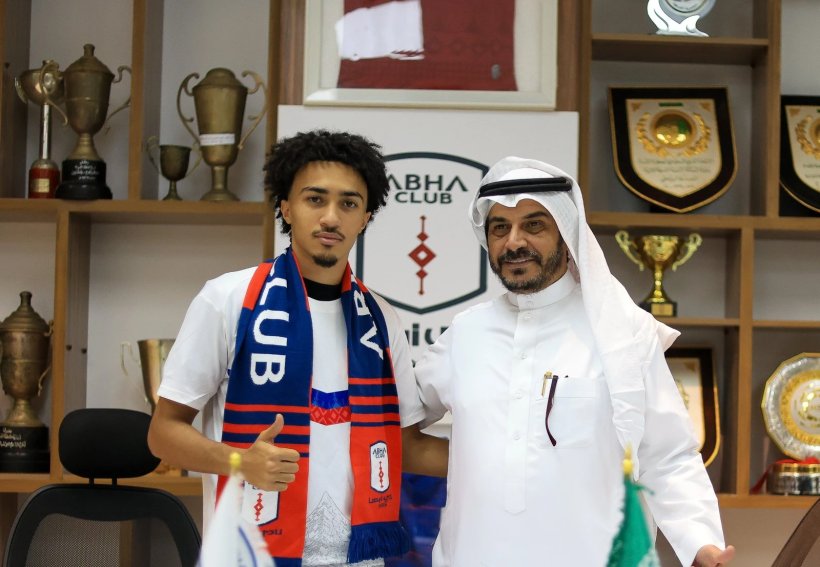 الهلال يوافق على انتقال محمد الزيد إلى أبها