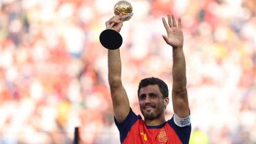 برشلونة يضع اللمسات الأخيرة على صفقة رودري بعرض ثالث