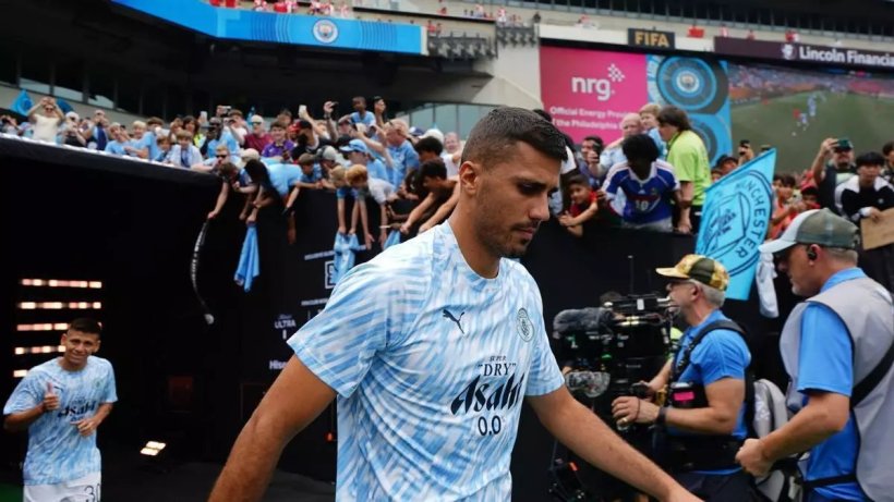 رودري وكانسيلو يصلان إلى برشلونة اليوم