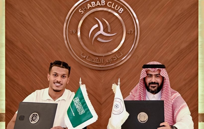 رسميًا.. الشباب يُجدد عقد سلطان العنزي