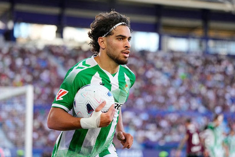 برشلونة يُحرم من عائد مالي بعد رفض بيتيس بيع الزلزولي