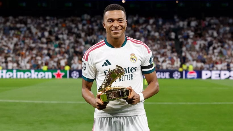 مبابي يتسلم جائزة هداف دوري أبطال أوروبا قبل مواجهة إنتر