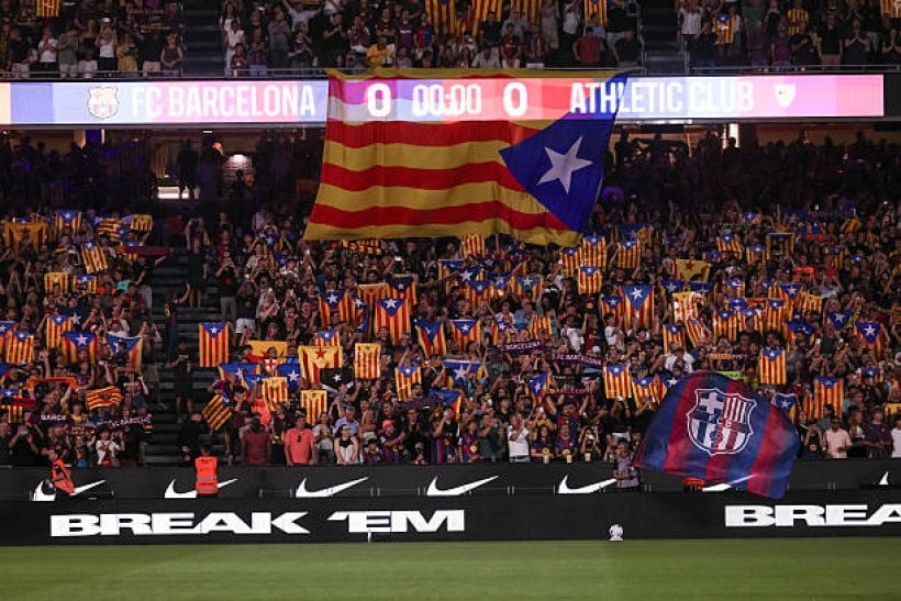 بسبب مشجع لبرشلونة.. الداخلية الإسبانية تفتح تحقيقًا ضد شرطيين
