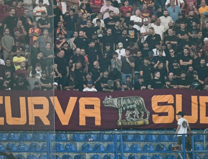 16 مشجعًا لروما ممنوعون من دخول الملاعب بسبب تحيات فاشية
