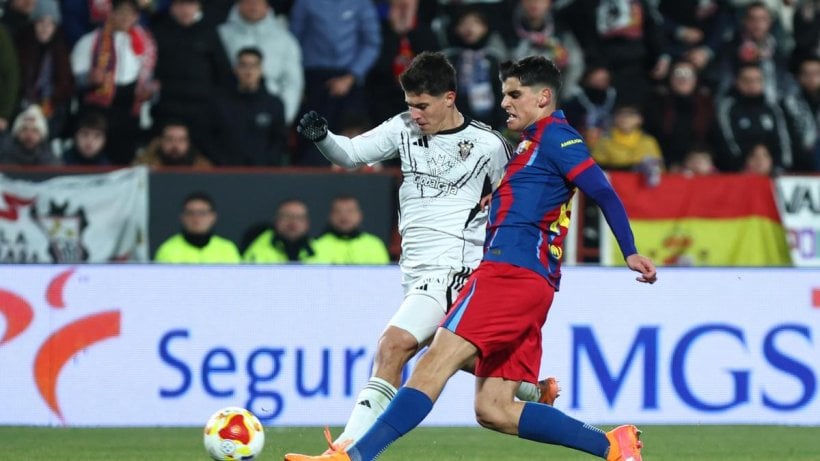 برشلونة يستعد لتجديد عقدي جيرارد مارتين وبرايان فارينياس