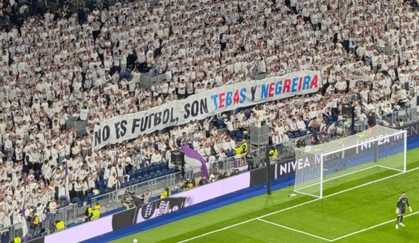 جماهير ريال مدريد ترفع لافتة في مدرجات سانتياجو برنابيو.. ماذا كتبت عليها؟