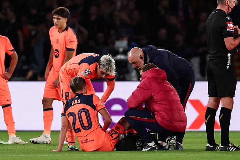 برشلونة يتلقى ضربة موجعة بإصابة أولمو أمام باريس سان جيرمان
