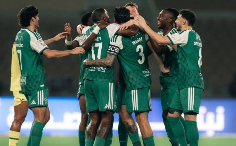 الأهلي يسحق الخليج برباعية في دوري روشن